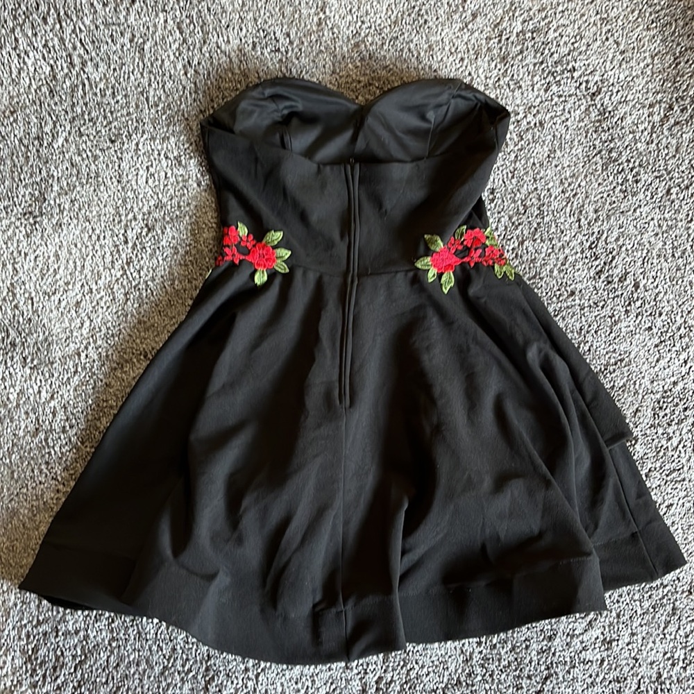 Junior’s Strapless black dress with red roses appliqués Nice for Valentine Dance - Picture 3 of 3